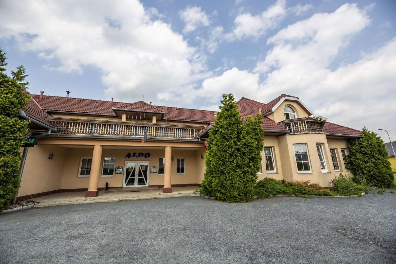 Hotel Aldo Uničov Extérieur photo