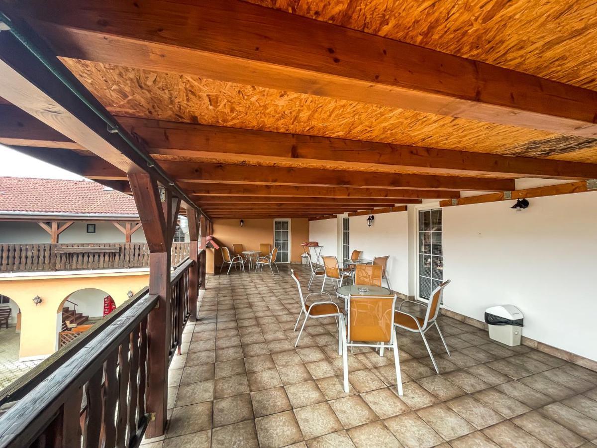 Hotel Aldo Uničov Extérieur photo